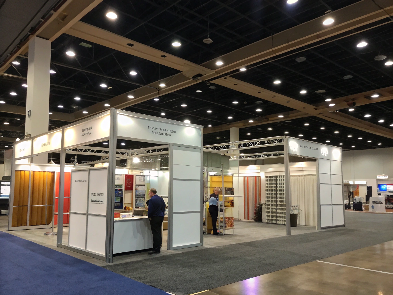Comparing Modular vs Custom 20x20 Trade Show Booths: Which Is Right for You?